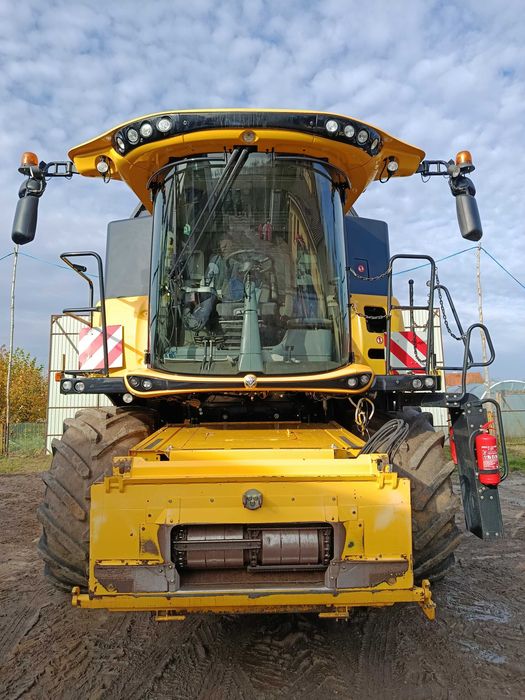 Kombajn New Holland CR 7.90