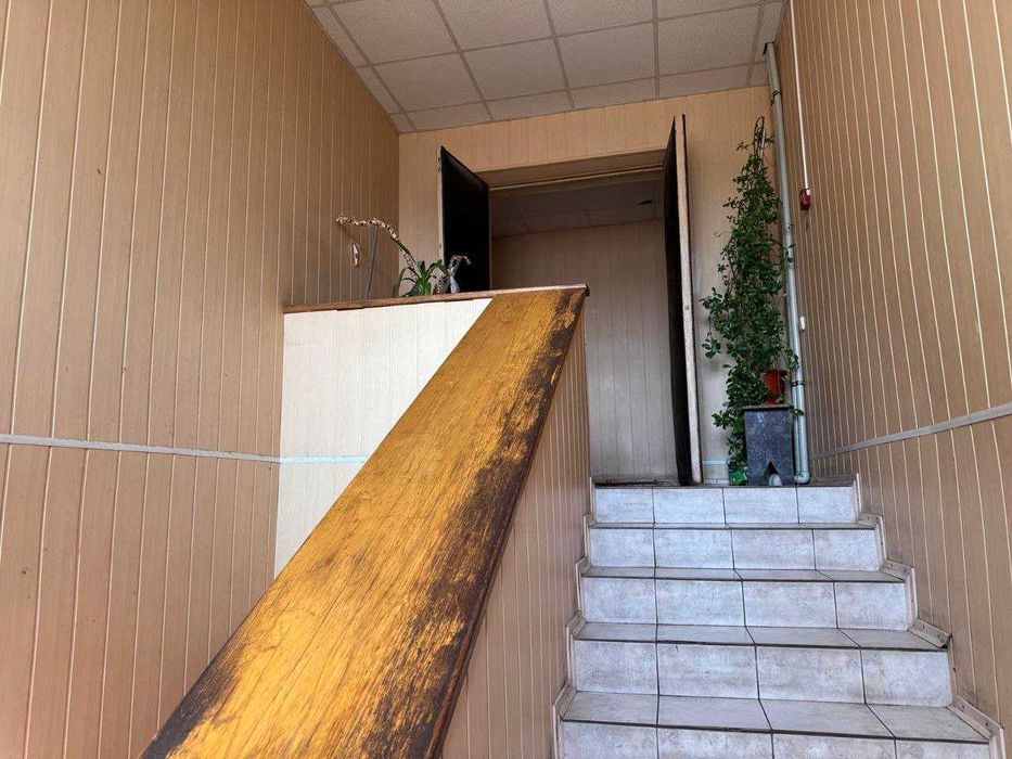 Нежитлова будівля 1100м2 метро хостел офіс магазин склад бомбосховище