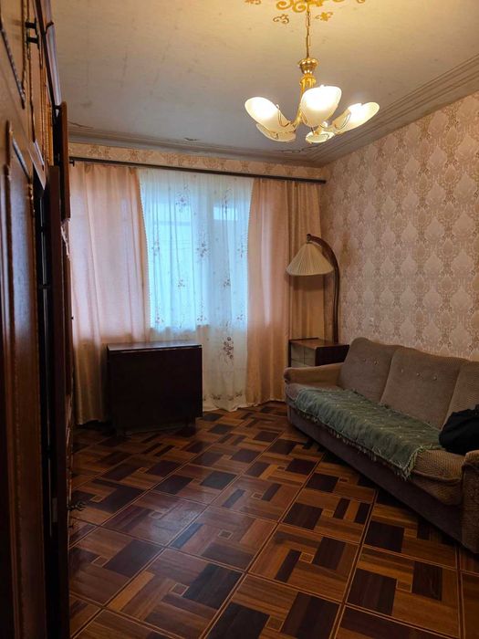 Продам 3-к. квартиру с газовою плитою біля м. Масельского, пр. Героїв Харкова 254 а