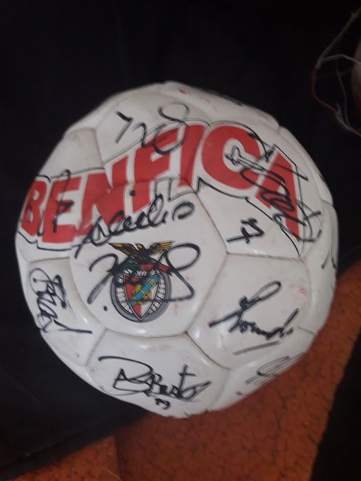 Unica camisola Benfica  Shell adidas ,assinada Eusebio,Figo,Rui Costa