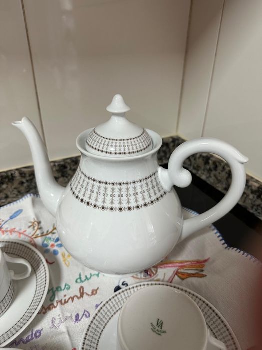 Serviço bule e seis chavenas