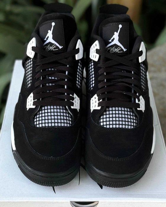 Jordan 4 Retro White Thunder Rozmiar  42