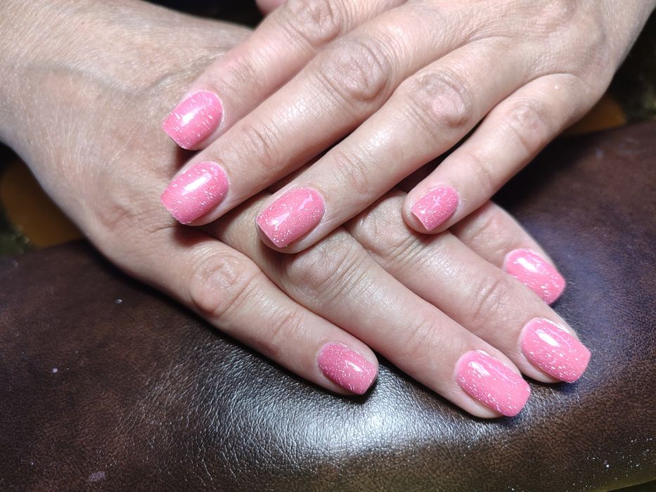 Манікюр (нарощення,гельлак, апаратний манікюр)