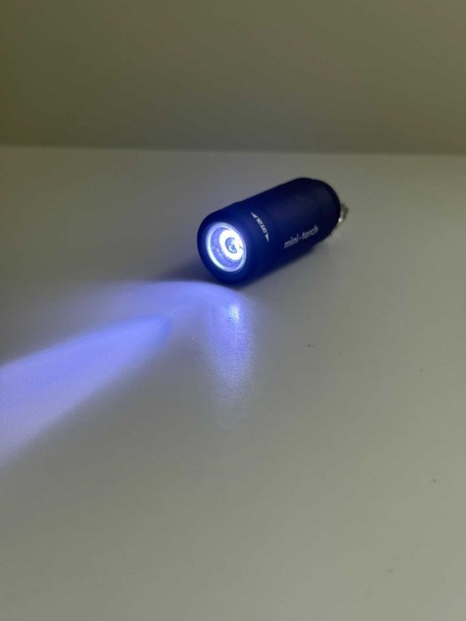 Mini lanterna USB porta‑chaves – Recarregável e resistente à água