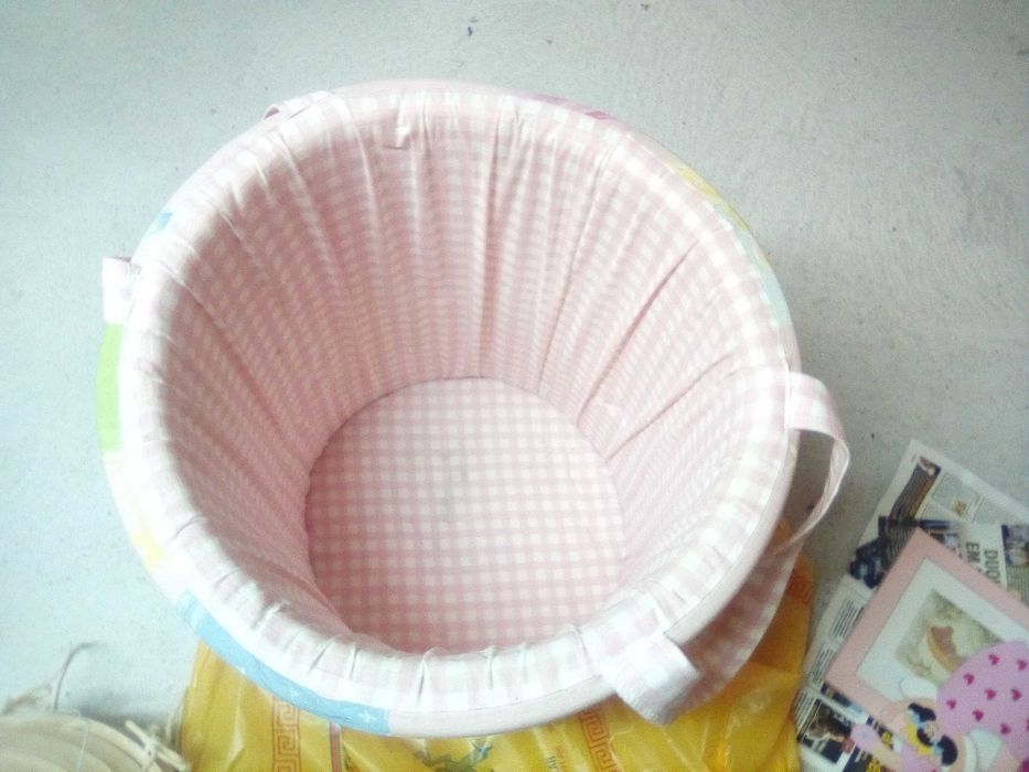 Cesto para brinquedos e tapete