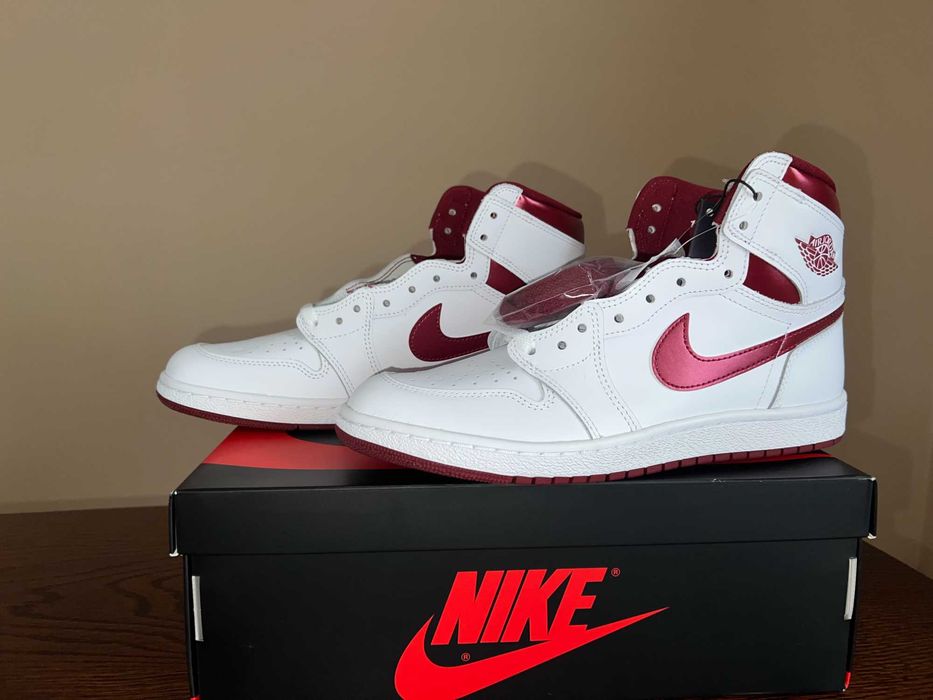 Jordan 1 Retro High ’85 OG Metallic Burgundy – EU 44 / US10 – nowe DS