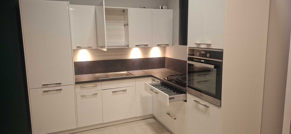 Poekspozycyjny zestaw mebli kuchennych - 50%