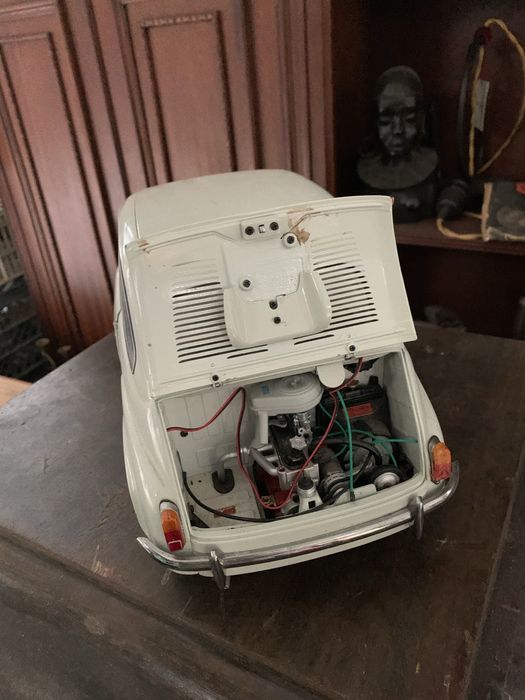 Miniatura Fiat 600D 1965 escala 1/8