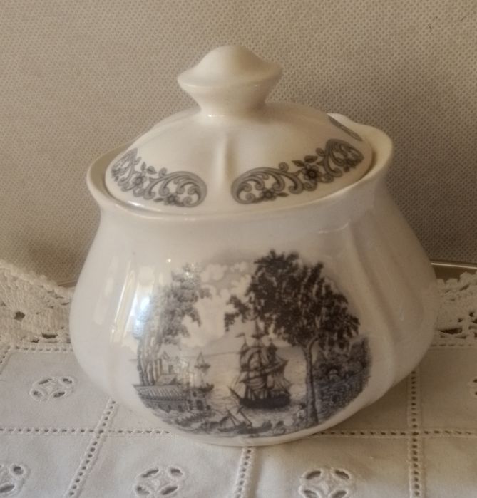 Açucareiro em faiança de Sacavém