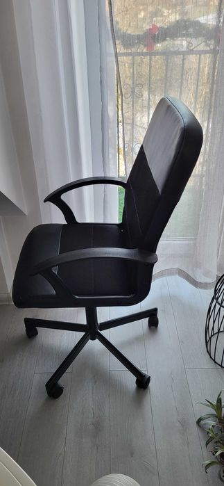 Rezerwacja. Krzesło obrotowe do biurka Bomstad