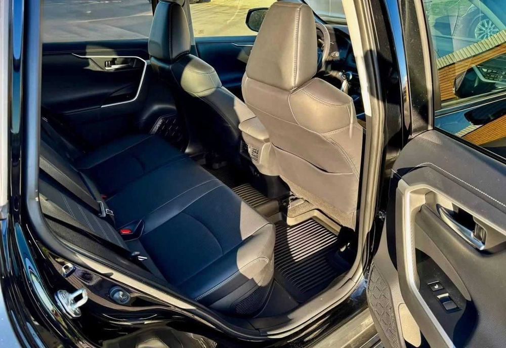 Toyota RAV4 2.5, 2021