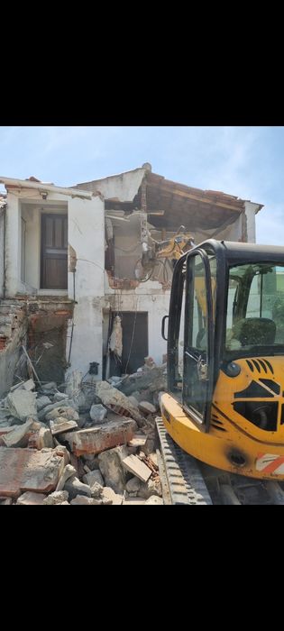 Serviço giratoria / bobcat / carro basculante  / entulho