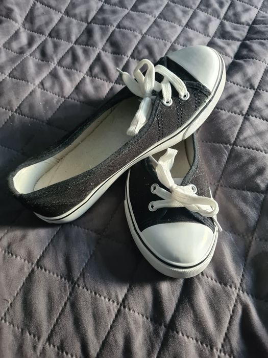 Sprzedam damskie tenisowki 35,5