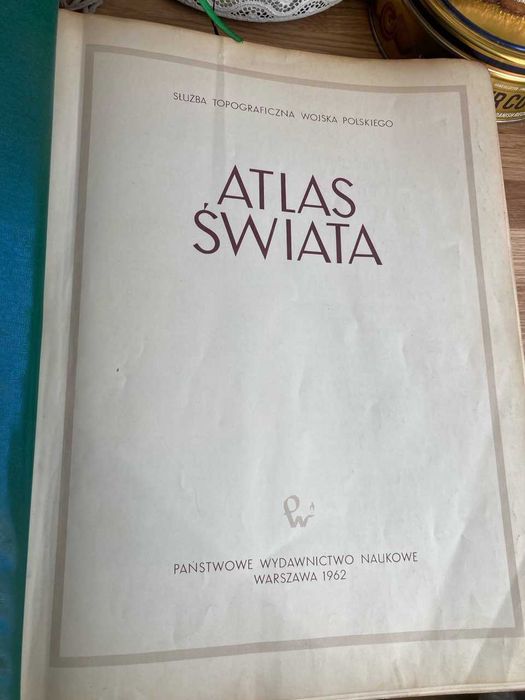Stary Atlas Świata z PRL