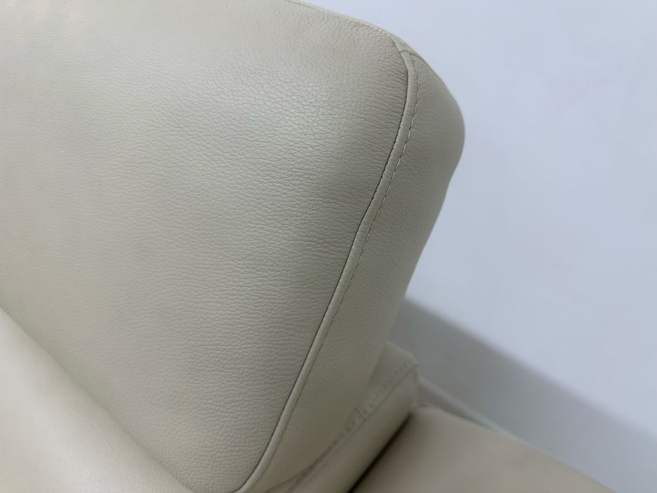 Фірмовий,шкіряний диван,електро