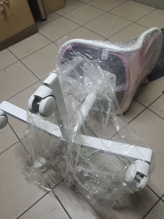 Dziecięce krzesło biurowe ÖRFJÄLL z IKEA, w kolorze białym z r