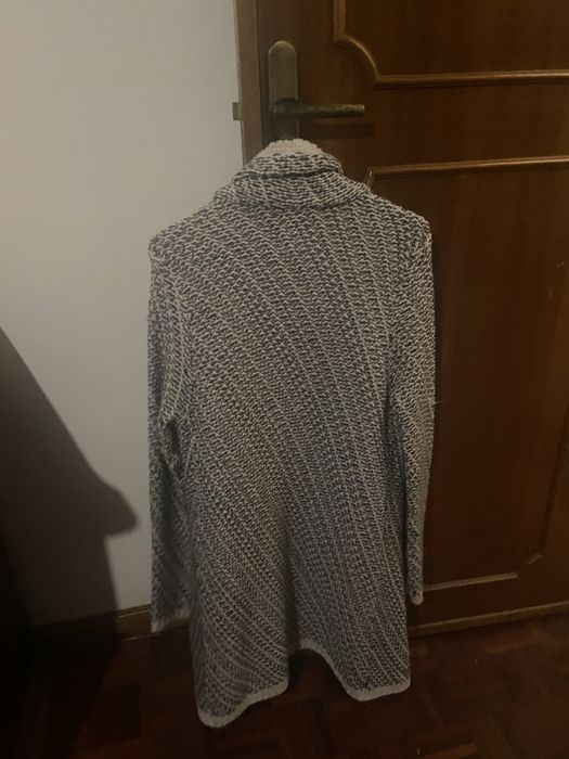 Casaco estilo sobretudo em malha