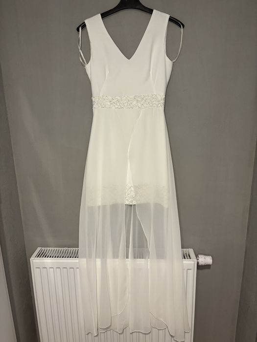 Biała sukienka z trenem