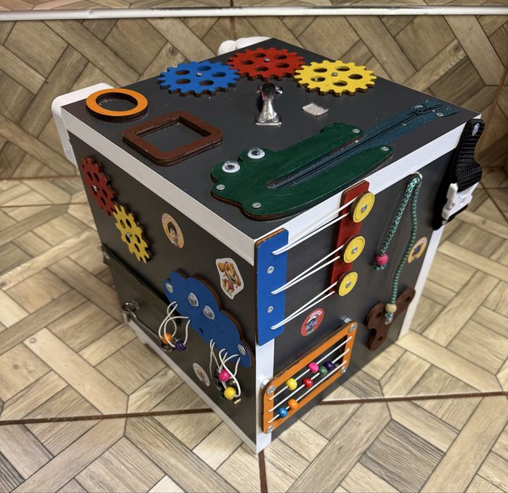 Розвиваючий бізікуб 30х30 см