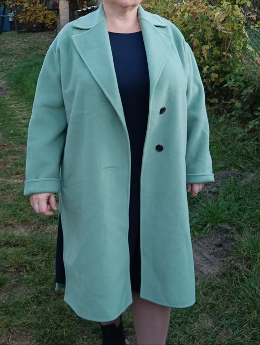 Красивое пальто мятного цвета