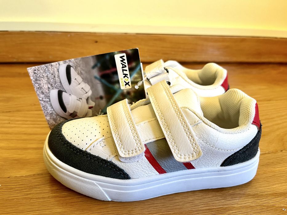 Ténis brancos para crianças