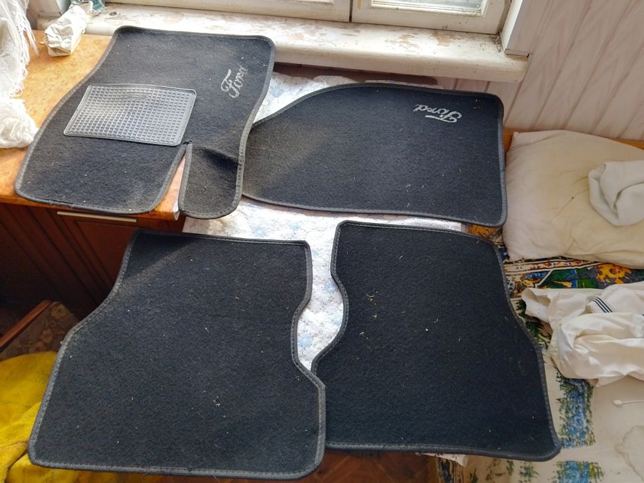 Оригінальні автокилимки на Ford focus