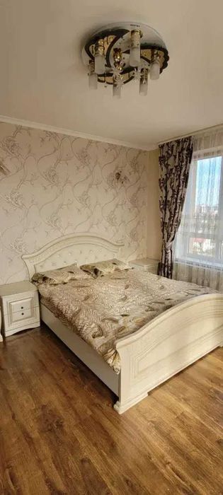 Продається 2 кім. квартира з ремонтом в ЖК "Калинова Слобода" район Озера