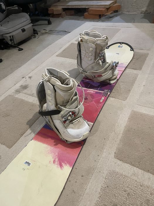 Сноуборд з ботинками