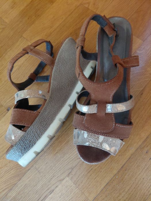 Sandalias em pele 38