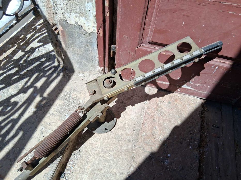 Máquina manual para lançar pratos