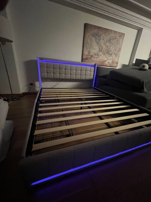 Cama de casal estofada com led  - novo