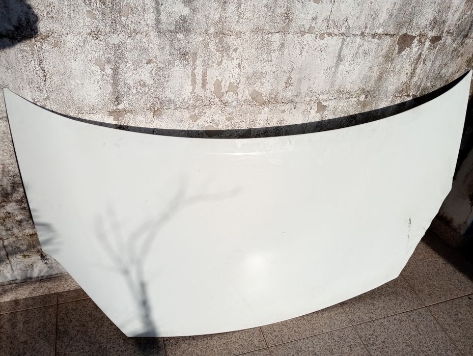 Capot Berlingo 2010 com pequena amassadela