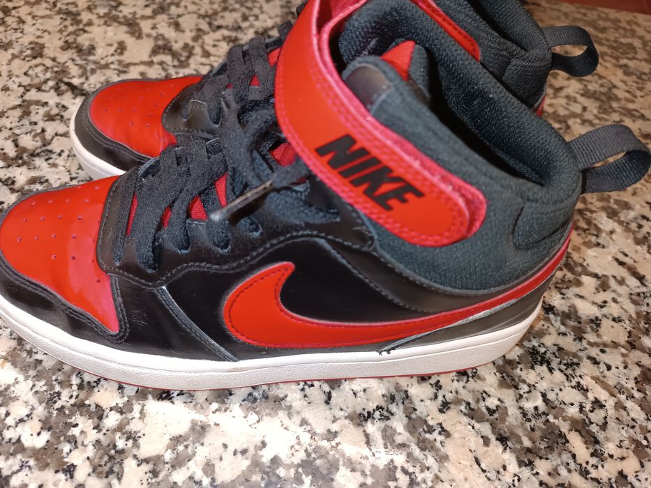 Ténis Nike vermelho e preto