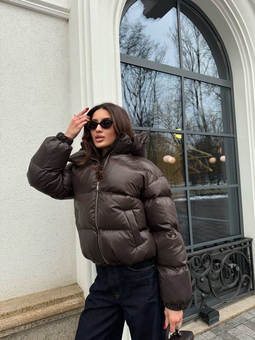 ТОП! Пуховики з глянцевим ефектом у двох кольорах: шоколад та інжир