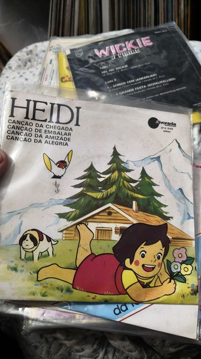 Lote Singles  24 singles capas e discos bom estado 
Capas e discos bom