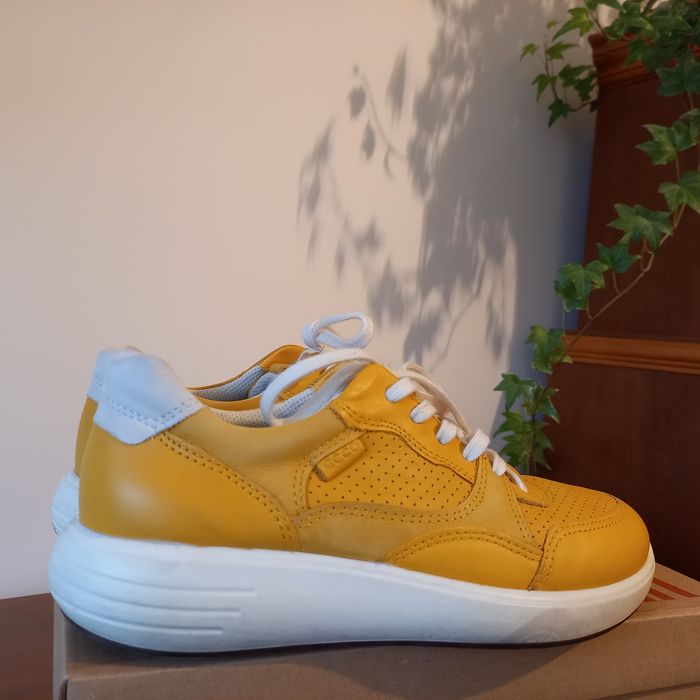 musztardowe, sportowe buty damskie ECCO Soft 7 Runner