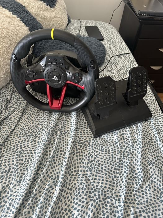 Ps4 com volante e varios jogos