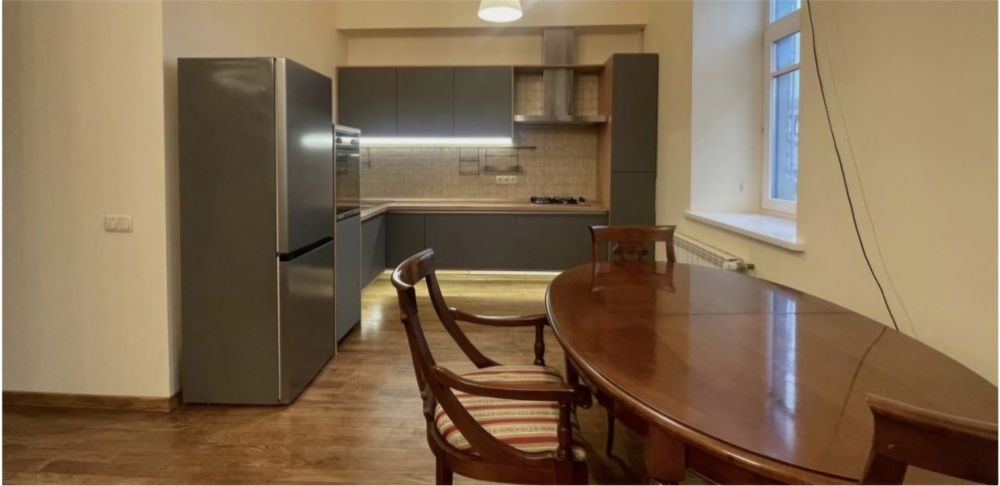 Оренда 3К  Поділ Андріївська церква, Хорива 4, Видова, Власник