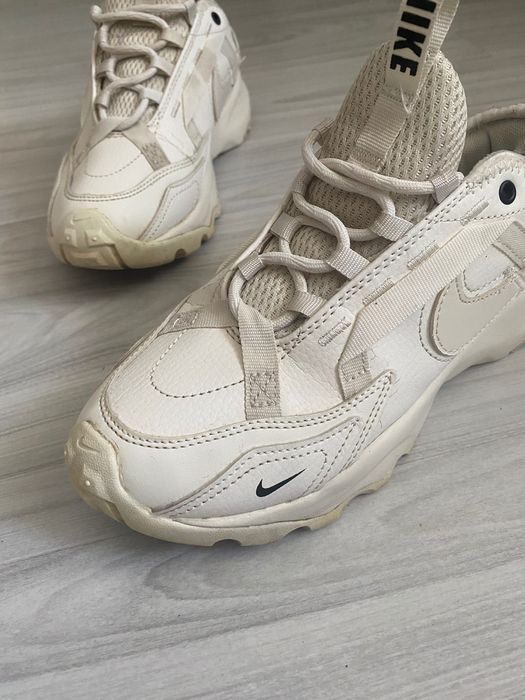 Кросівки білі Nike