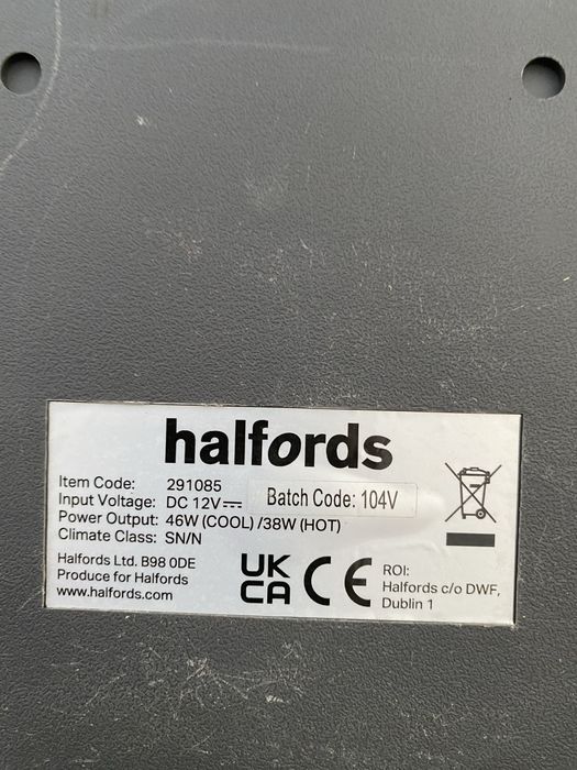 Автохолодильник,подлокотник Halfords 8 Litre 12V In-Car Electric Coolbox