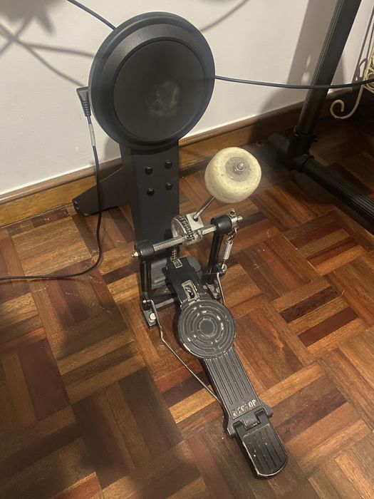 Bateria Eletronica BEHRINGER completa em otimo estadoe em pleno funcionamento
