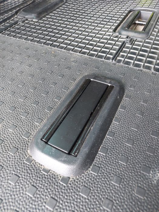 Кришка заглушка кріплення сидінь підлоги VW T6 T6.1 T5