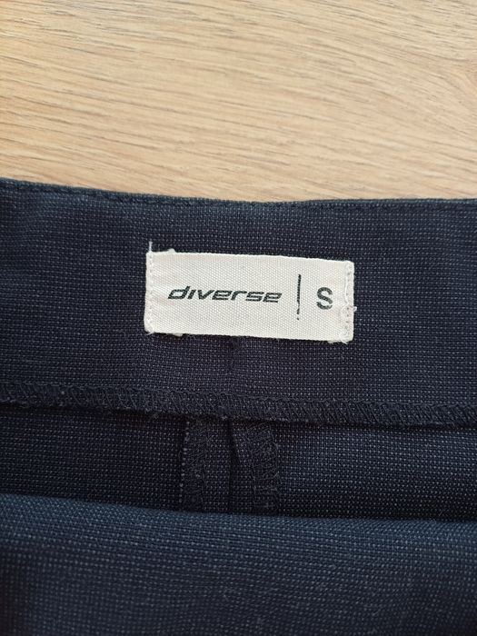 Mini spódniczka DIVERSE