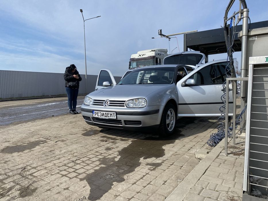 Продам гольф 4 1.6 16v 2001г
