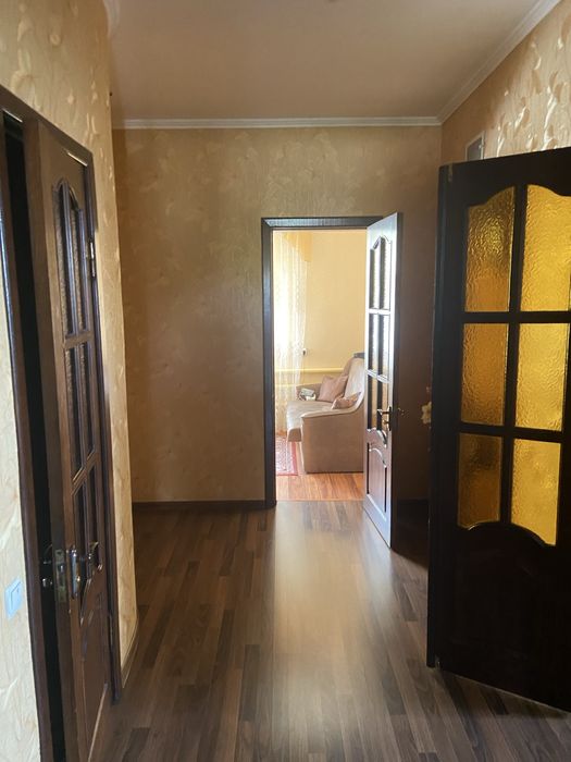 Продам будинок + комерція біля водойми, 5 кімнат, гараж на 2а/м