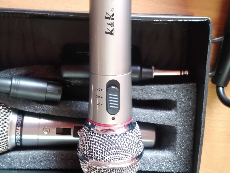 DWA mikrofony - w tym jeden bezprzewodowy/ Polecam - sprawne /