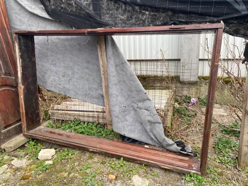 Двері вхідні соснові і хорошому стані