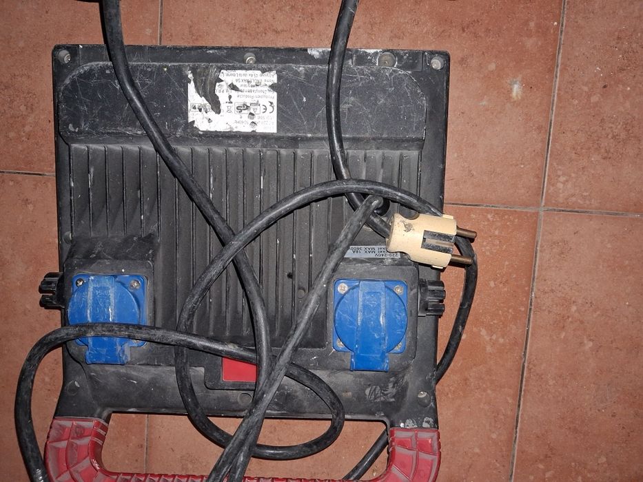 Holofote em led  com  tomadas