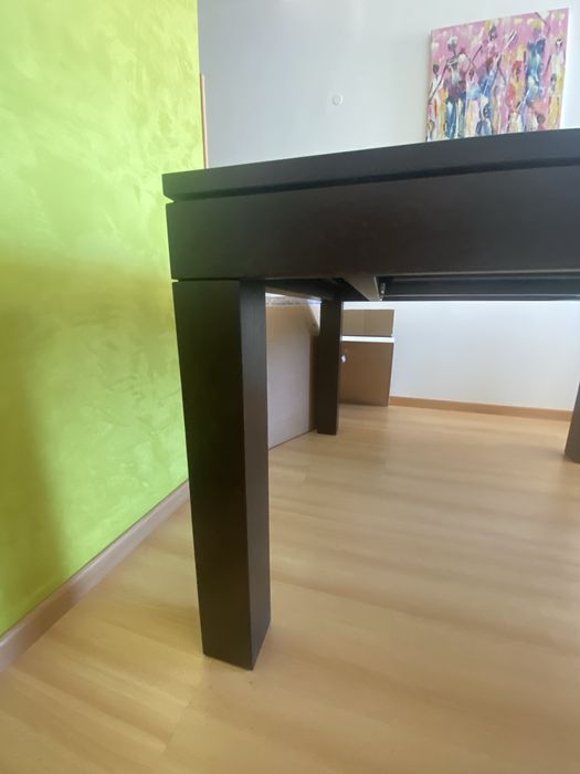 Mesa de jantar extensível em madeira castanho escuro 140 (200)x 140 cm