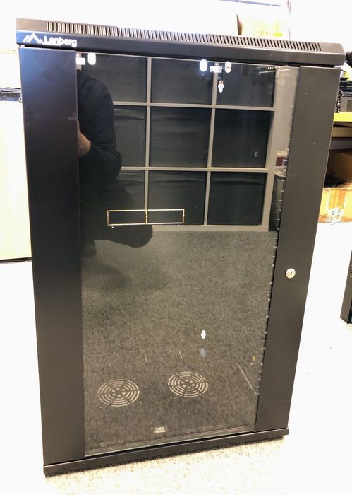Sprzedam Szafę Instalacyjną LANBERG RACK 19" 18U
